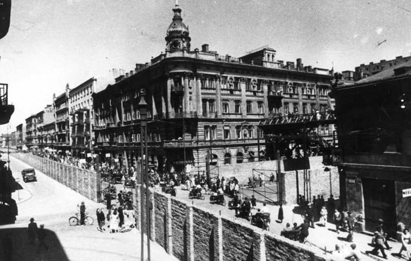 23 IV 1943 Grupa Kedywu AK Mjr Jerzy Lewińskiego Chuchry uderza na mury Getta Warszawskiego, zabijając kilku SS-manów ...