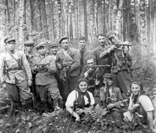 Kraśnik po upadku Powstania w Warschauer Ghetto: Gromada bandytów żydowskich napadła na kilka zamożnych rodzin (...)