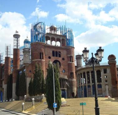 Hiszpan Justo Gallego Martínez buduje samodzielnie od 1961 roku katedrę poświęcając na to sześć dni w tygodniu