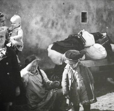 18 IX 1943 Niemcy mordują w Białymstoku za pomoc Żydom rodziny : -Śp.Długołęckich (w tym dzieci w wieku 4 i 7 ...