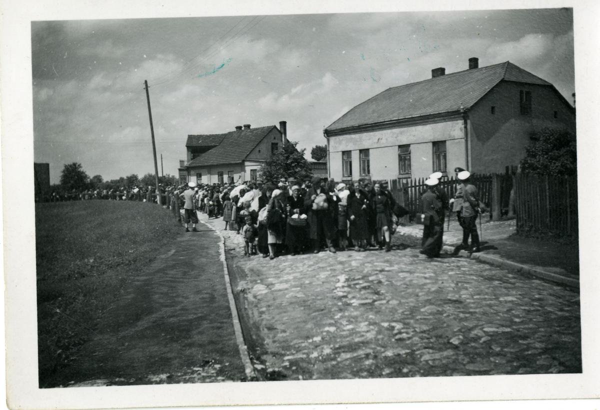 Ocalały z Holokaustu Marian Auerhahn: W czerwcu 1942 nastąpiła likwidacja getta w Olkuszu. ...