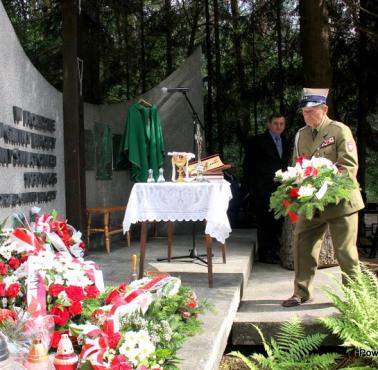 4 VII 1943 Niemcy w Borze Kunowskim,za wspieranie AK i pomoc Żydom-palą żywcem w stodole ...