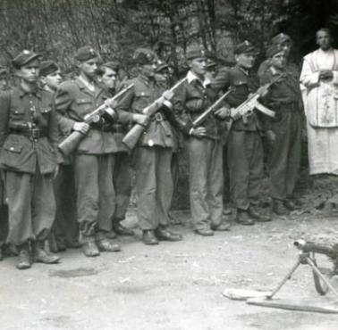 2 VII 1949r. UB zatrzymuje i po 3 miesiącach tortur, morduje w Krakowie kapelana "Polskiej Podziemnej Armii Niepodległościowej"