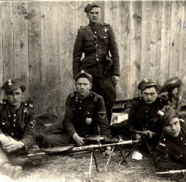 Latem 1948 UB rozpoczyna na terenie całej Polski,okupowanej przez komunistów "Akcję X" czyli "Zabić ich WSZYSTKICH !"