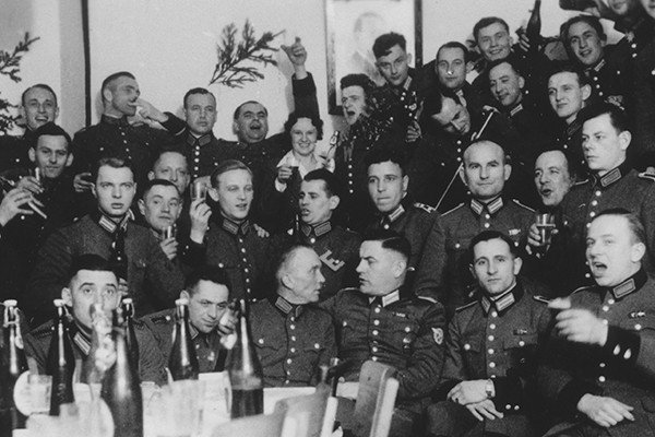 Niemiecki Reserve Police Battalion 101 zamordował na terenie Polski ok.83 000 Żydów
