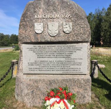 Jan Karol Chodkiewicz dowodząc podległą formacją upozorował odwrót, co skłoniło szwedzkiego króla Karola IX Sudermańskiego ....