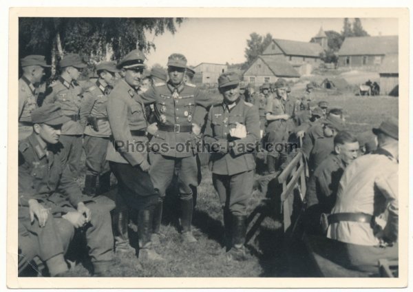 6/7 VIII 1944 Niemcy z 131 Dywizji Piechoty wkraczają do wsi Dzierwany i Kleszczówek ...