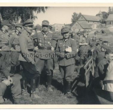 6/7 VIII 1944  Niemcy z "131 Dywizji Piechoty" wkraczają do wsi Dzierwany i Kleszczówek ...