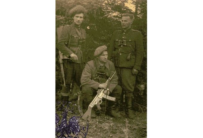 12 VIII 1954 UB w masywie leśnym w okolicy wsi Dzierzba mordują Ostatniego Mohikanina, komendanta Powiatu Łuków ...