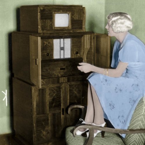26.8 1939. W Warszawie eksperymentalna stacja telewizyjna w budynku Prudential wyemitowała pierwszy film