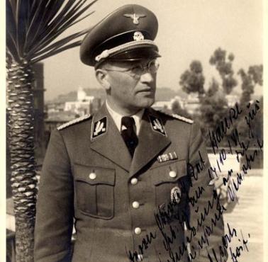 SS-Brigadeführer Karl Wilhelm Albert : "Upilnowanie getta (w Łodzi) jest coraz trudniejsze.Szmugiel towarów do getta przez Polak