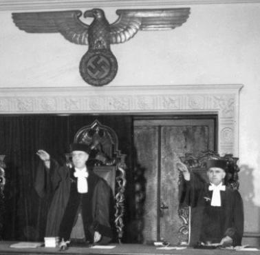 80% sędziów i prokuratorów którzy pracowali w wymiarze "sprawiedliwości" III Rzeszy wróciło po 1949 do pracy