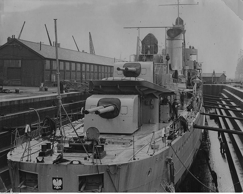 Niszczyciel ORP Błyskawica w doku wykończeniowym w Southampton w listopadzie 1937 roku