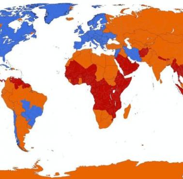 Czas letni na całym świecie, letni (niebieski), zniesiony (pomarańczowy), nigdy nie ustanowiony (czerwony)
