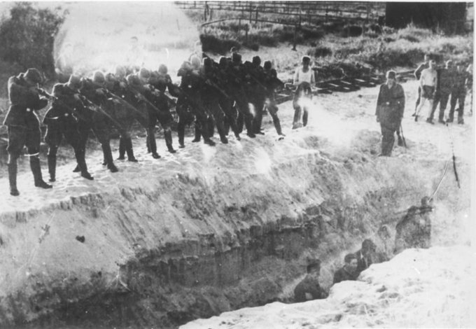 18 listopada 1943 r. policja ukraińska i gestapo zamordowały w Równem na Wołyniu 1864 osoby, w tym ok. 100 członków AK