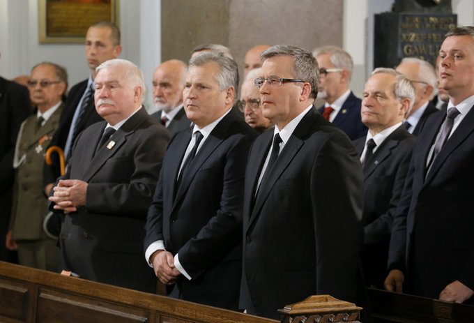 Honecker: „Obecny bieg wydarzeń w Polsce obciąża konto Kani, który współpracuje z Solidarnością i klerem katolickim”