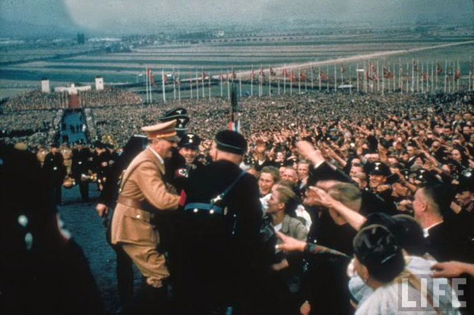W 1950 r. w ministerstwach i urzędach im podległych w RFN pracowało ponad 47% byłych funkcjonariuszy III Rzeszy i NSDAP