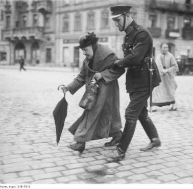 W nowej książce prof. Jana Grabowskiego "Na posterunku. Udział polskiej policji granatowej w Zagładzie Żydów" historyk ....