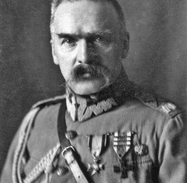 "Ilekroć Niemcy mnie chwalą, tyle razy zastanawiam się, com złego Ojczyźnie uczynił. "  Józef Piłsudski