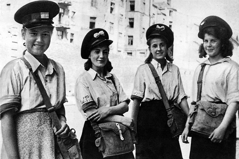 Łączniki w Powstaniu Warszawskim otrzymywały ampułki z cyjankiem, 1944