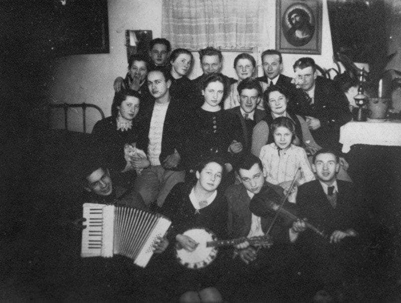 13 I 1943 Niemcy zatrzymują w Sadownem (powiat węgrowski) dwie Żydówki. 