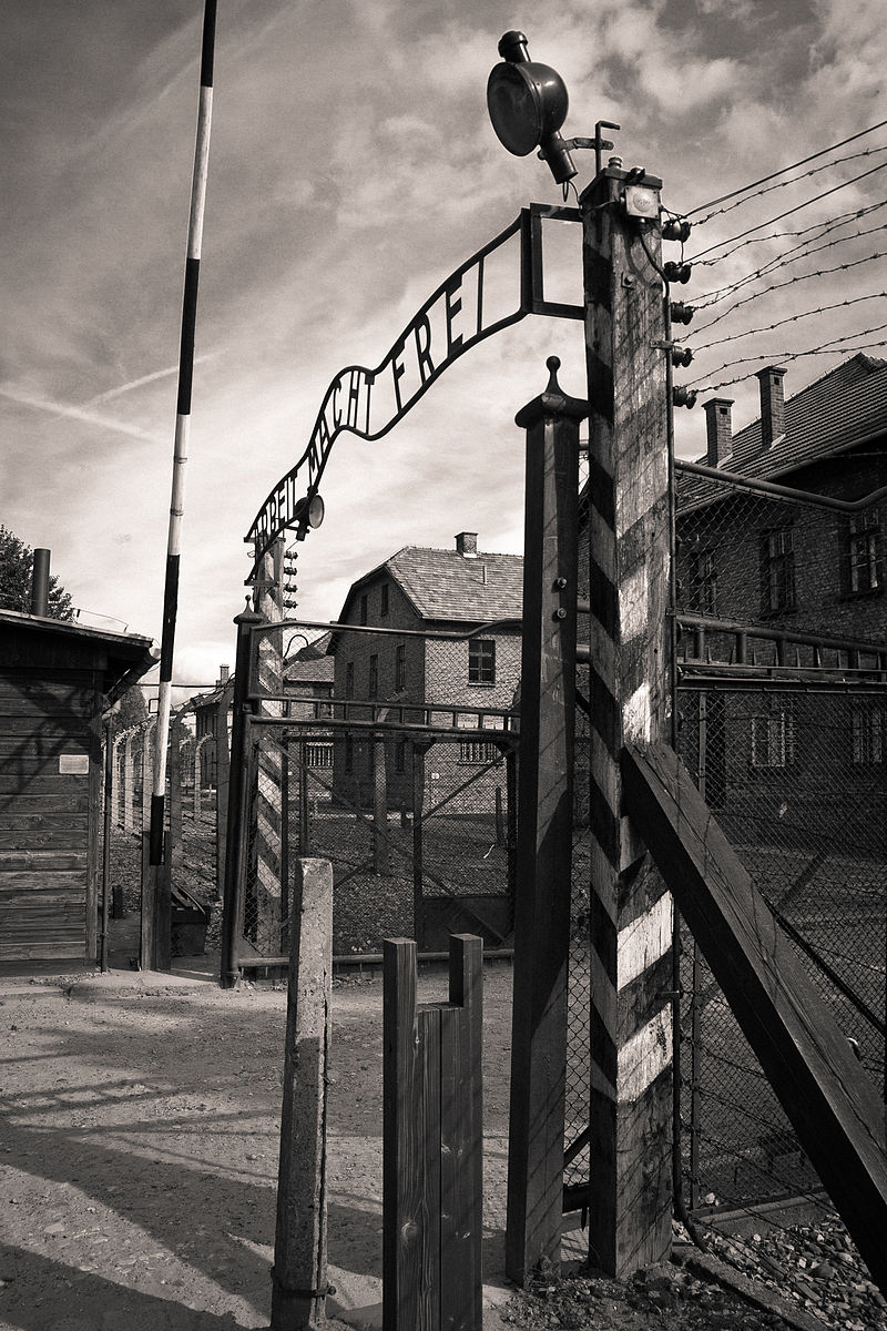 W KL Auschwitz więzionych było ponad 400 kapłanów i osób zakonnych, ok 40% z nich nie przeżyło obozu