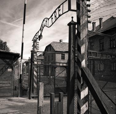 W KL Auschwitz więzionych było ponad 400 kapłanów i osób zakonnych, ok 40% z nich nie przeżyło obozu