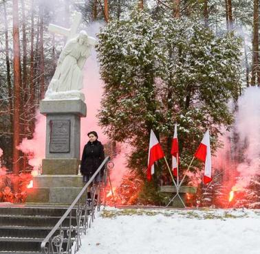 15.02.1940 w lesie Bór pod Skarżyskiem-Kamienną Niemcy mordują ok.360 Polaków,w tym 70 harcerzy, harcerek, oficerów i zakonników