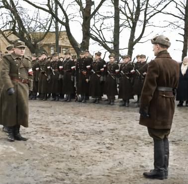 Wielkanoc 9 kwietnia 1944 roku, Turgiele. Por. Gracjan Fróg "Szczerbiec" składa ppłk. Aleksandrowi Krzyżanowskiemu "Wilkowi"