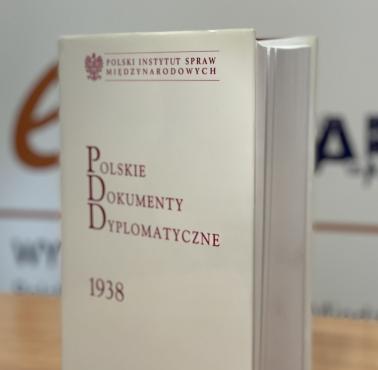 Ambasador w Paryżu, 1 V 1938: „[Bonnet, minister spraw zagranicznych Francji] Podkreślał parokrotnie, że Francja pozostanie ...