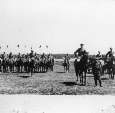 29 IV 1924 r. minister spraw wojskowych gen. W. Sikorski zmienił wyraz „jazda” w nazwach wszystkich odnośnych instytucji ...