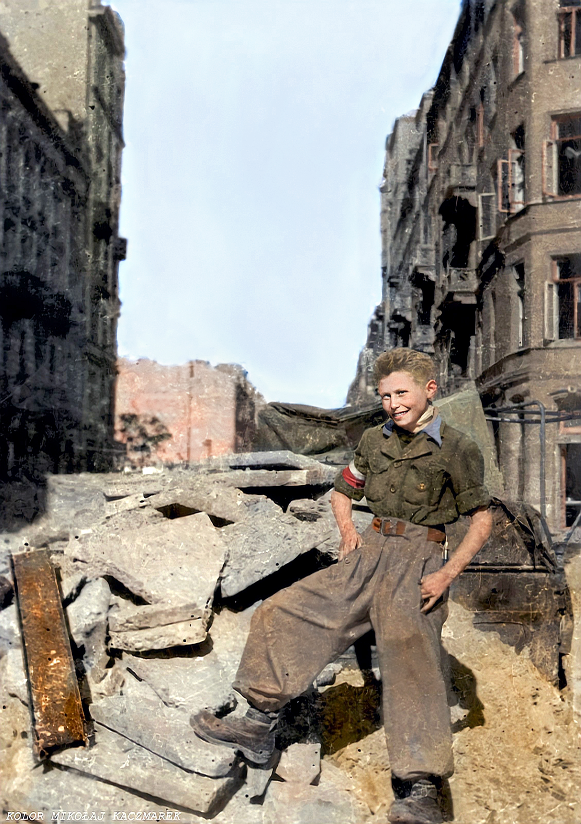 Bogdan Kołodziejski Bohun- Miał 13 lat, gdy wybuchło Powstanie Warszawskie. Był żołnierzem Szarych Szeregów w ...