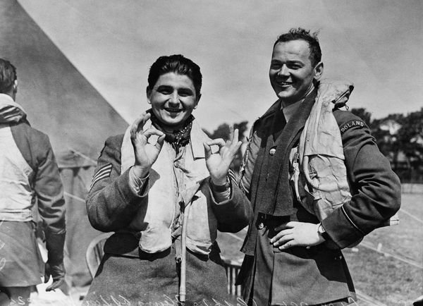 27 VII 1942 Komunikat wojskowych władz brytyjskich : Na 10 zestrzelonych samolotów niemieckich, 5 przypada ...