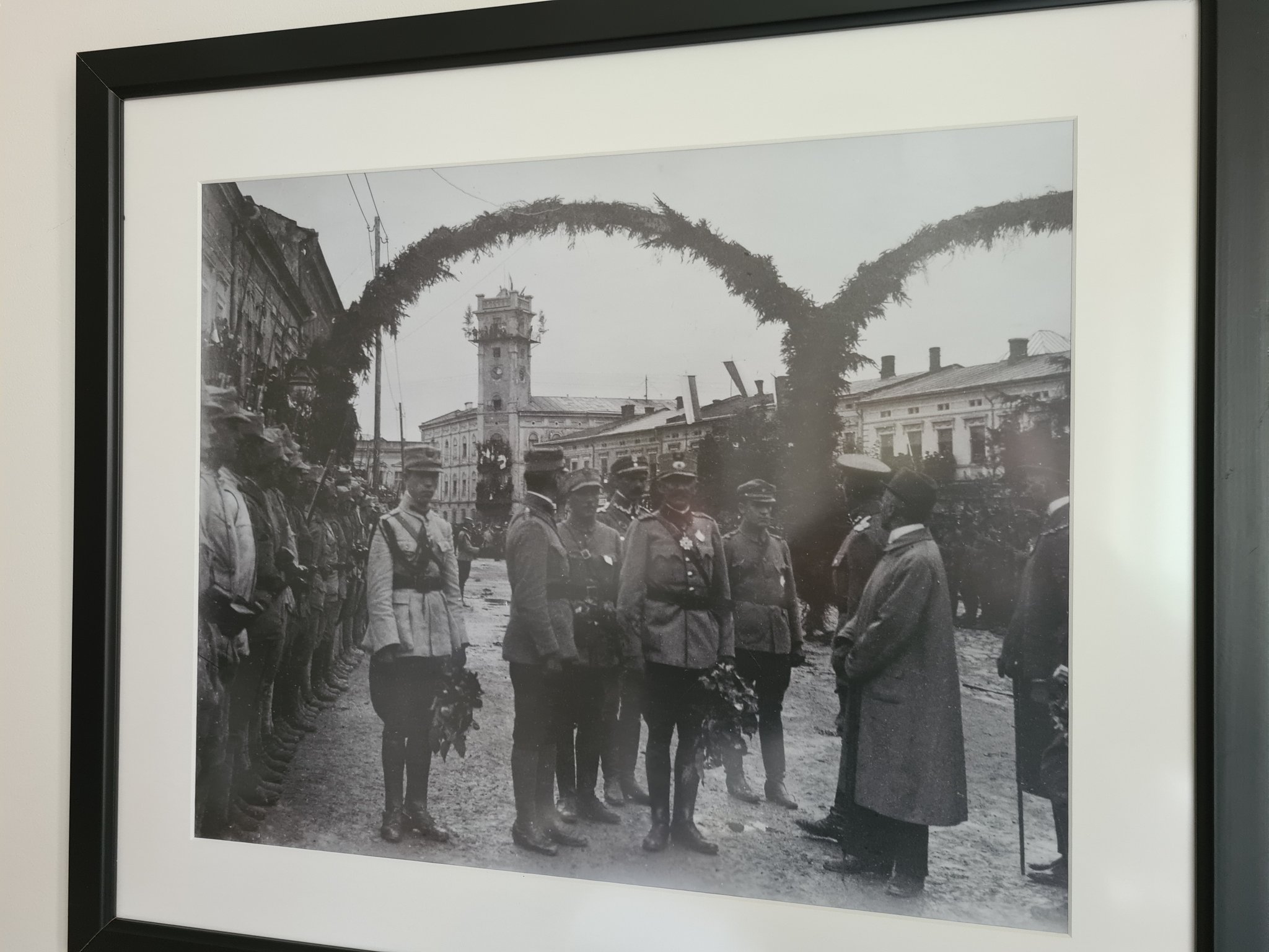 Przekazanie Pokucia przez armię rumuńską armii polskiej, 1919. Tymczasem Czesi ... nóż w plecy