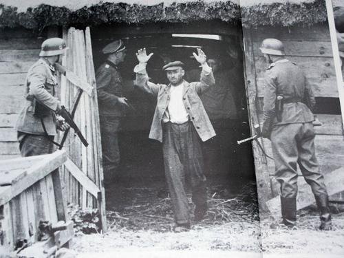 Przewodniczący SPD Kurt Schumacher 1951 Wielu z 900 000 członków Waffen-SS zepchnięto ...