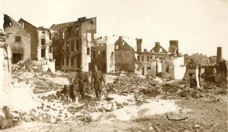 4 IX 1939r. Mława. Z dzienników wojennych Wehrmachtu: Miasto płonęło w wielu miejscach, .....