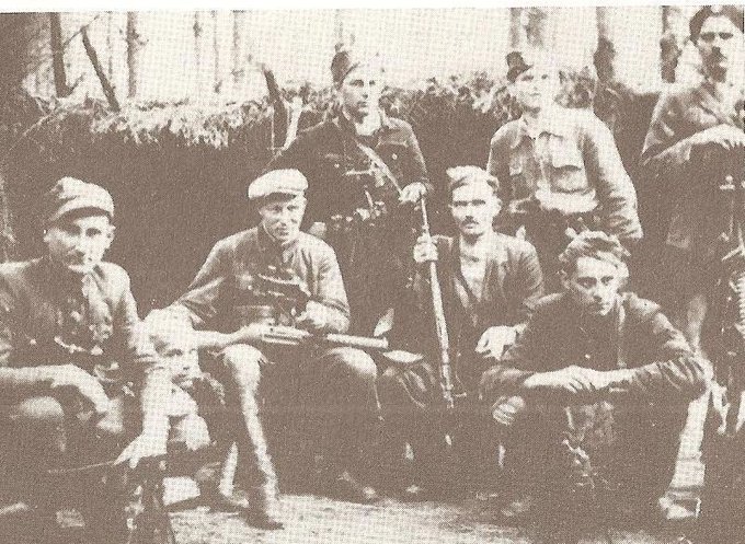 8 X 1944r. Śp.Porucznik AK Edward Błaszczak ps.Grom wraz z 4 swoimi Żołnierzami opanowuje UB-ecką
