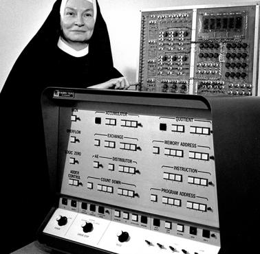 Siostra Mary Kenneth Keller - pierwsza kobieta, która otrzymała doktorat z nauk komputerowych