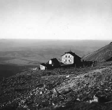 Otwarte 11 czerwca  1905 schronisko turystyczne na Babiej Górze (1616 m n.p.m.) w Beskidach Zachodnich