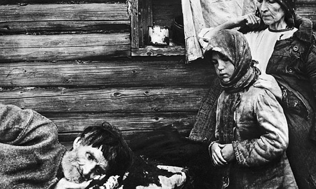 Lata 20. XX wieku Stalin doprowadza do Wielkiego Głodu, oprócz Ukraińców dotyka również Kazachów, umiera od 1,5 do 3 mln