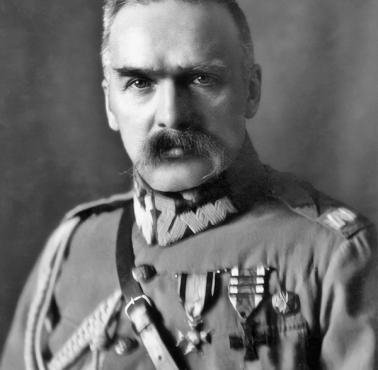 16 listopada 1918 r. Józef Piłsudski wysłał do przywódców państw depeszę notyfikującą powstanie niepodległego Państwa Polskiego