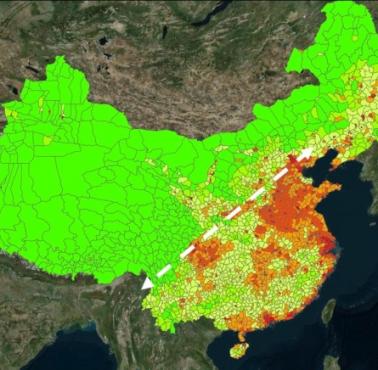 Gęstość zaludnienia Chin (2010). 90 proc. populacji żyje poniżej białej strzałki