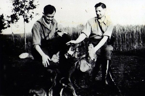 21 V 1949 w bunkrze koło wsi Dąbrówka zostaje zabity następca mjr H.Dekutowskiego Zapory - kpt.Zdzisław Broński Uskok