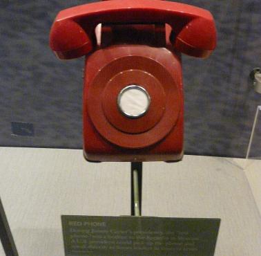 CIA i KGB miała oprócz "czerwonego telefonu" (zainstalowany po kryzysie kubańskim w 1962 roku)
