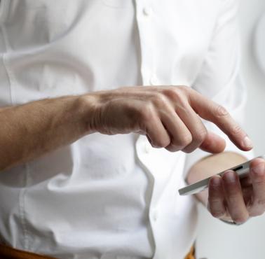 Jak zabezpieczyć swój smartfon przed wirusami i hakerami?