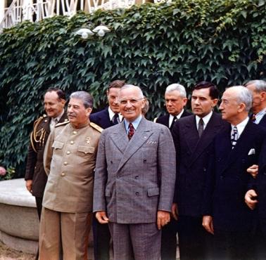 "Bardzo dobrze poznałem Joe Stalina i lubię starego Joe! To porządny facet" - Harry Truman