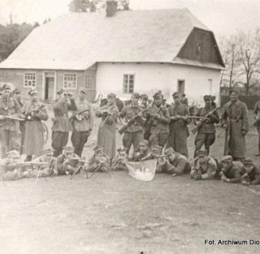 23 VII 1946 Polscy Powstańcy z Oddziału Śp.Zdzisława Piotrowskiego "Błyska" ze Zgrupowania "Wołyniaka"