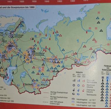 Zasoby przemysłowe i surowcowe ZSRR z 1990 roku