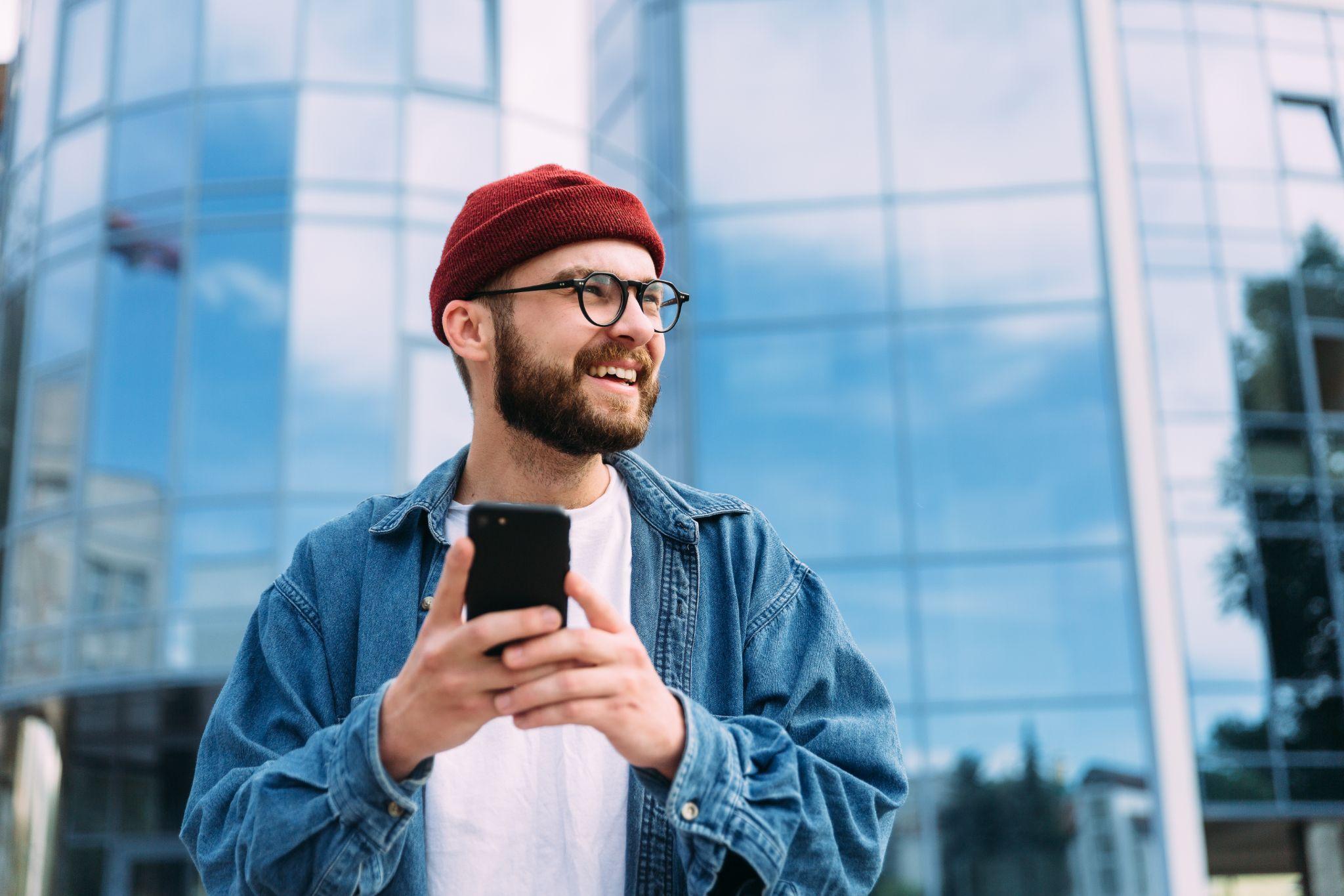 Ile lat aktualizacji dostaje smartfon? Jak sprawdzić wsparcie producenta przed zakupem