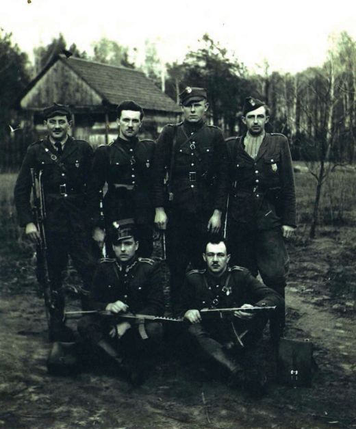 11 V 1952 w Sokóle 1000 UB otacza i morduje Ostatnich  Mohikanów czyli 6 osobowy patrol VI Brygady Wileńskiej WiN